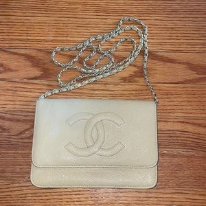 Cc nude caviar cross body wallet on chain